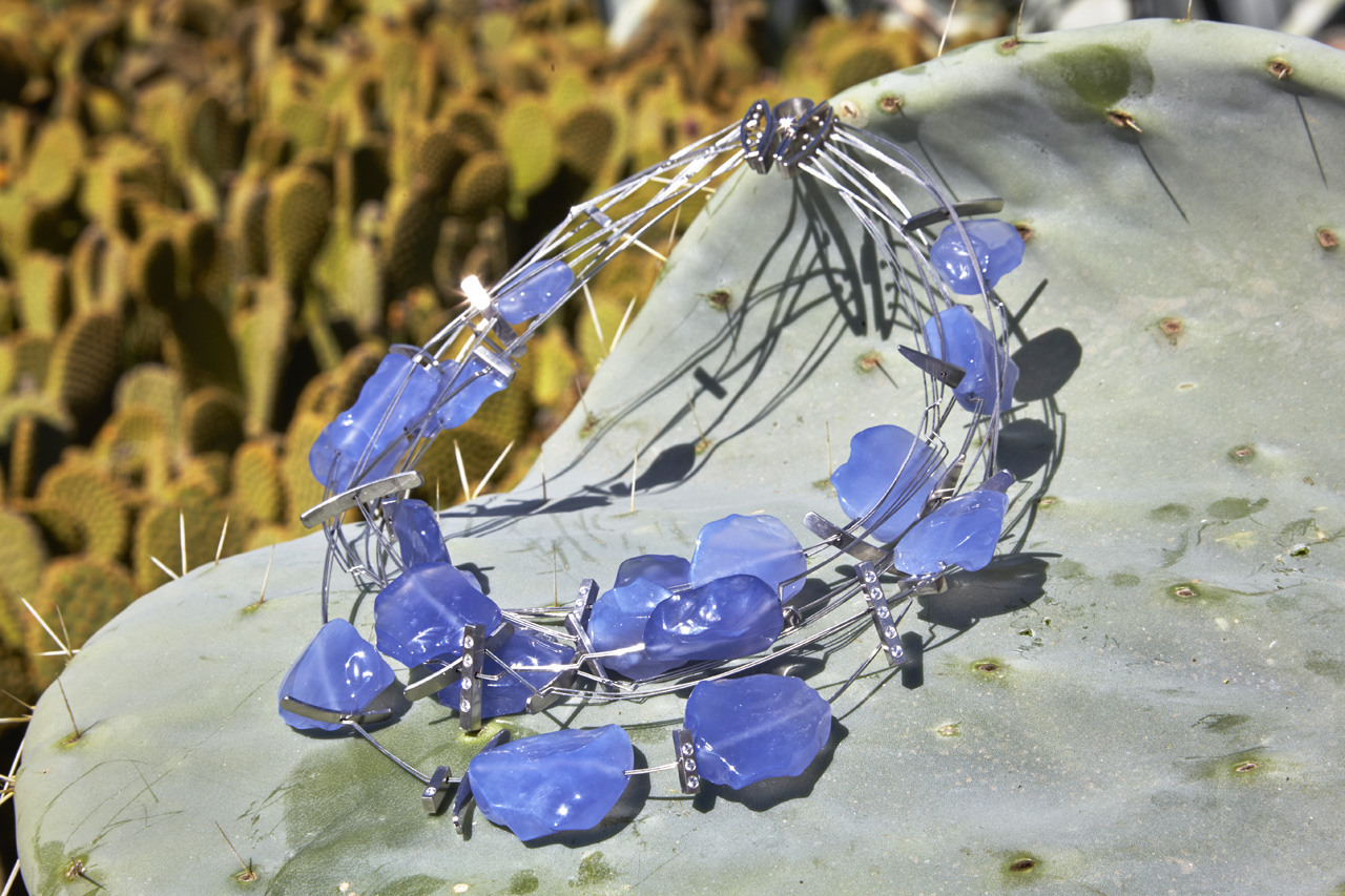 GIBRIEL – Chalcedon Collier auf Kaktus, Marrakech Editorial